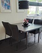 Eethoek tafel en stoelen op wieltjes, Ophalen, Zo goed als nieuw, 4 tot 6 stoelen