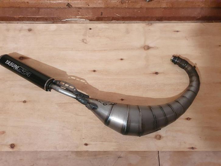 Yasuni R4 Max BigBore uitlaat Minarelli AM6 Rieju Beta RR..., Fietsen en Brommers, Brommeronderdelen | Algemeen, Zo goed als nieuw