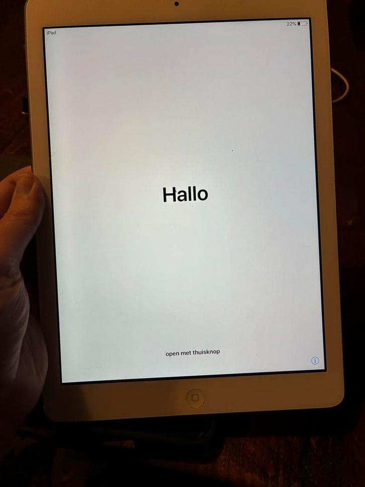 iPad Air 1 - 16GB met hoesje, Computers en Software, Apple iPads, Gebruikt, Apple iPad Air, Wi-Fi, 10 inch, 16 GB, Zilver, Ophalen