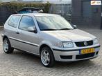 Volkswagen Polo 1.4 Comfortline Nieuwe APK, Voorwielaandrijving, Gebruikt, Metallic lak, 60 pk
