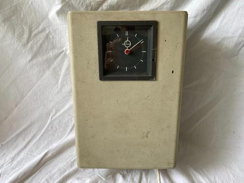 Mechanisch / elektrische moederklok van Siemens, 230V, Antiek en Kunst, Antiek | Klokken, Ophalen of Verzenden