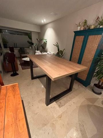 Hoge Eettafel of Bartafel beschikbaar voor biedingen