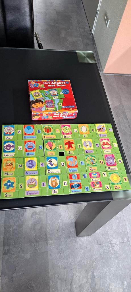 Dora Alfabet Puzzel - Compleet!, Kinderen en Baby's, Speelgoed | Kinderpuzzels, Zo goed als nieuw, Ophalen of Verzenden