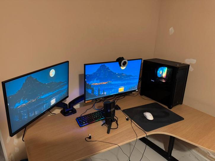 Gaming PC + 2 monitoren (FULL setup), Computers en Software, Desktop Pc's, Gebruikt, 4 Ghz of meer, SSD, 32 GB, Met videokaart