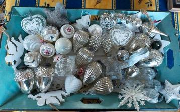 Romantische kerstballen, armeluis zilver,  Riverdale enz beschikbaar voor biedingen