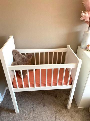 Baby wiegje beschikbaar voor biedingen