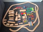 Houten treinbaan met veel onderdelen, treintjes, extra's, Kinderen en Baby's, Speelgoed | Houten speelgoed, Ophalen of Verzenden