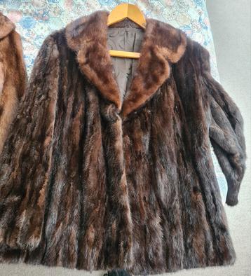Vintage echte bontjassen te koop beschikbaar voor biedingen