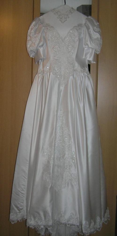 PRACHTIGE WIT SATIJNEN BRUIDSJAPON te koop in maat 40, Kleding | Dames, Trouwkleding en Trouwaccessoires, Zo goed als nieuw, Trouwjurk