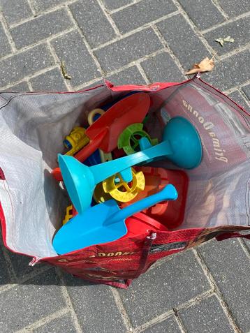 Tas buitenspeelgoed beschikbaar voor biedingen