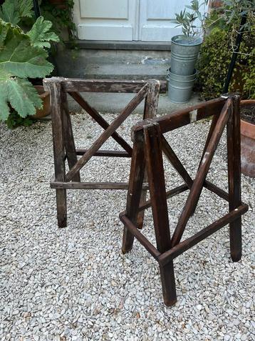 ANTIEKE HOUTEN SCHRAGEN 2 STUKS SMAL MODEL beschikbaar voor biedingen