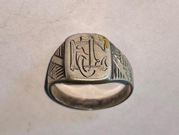 antieke herenzegelring  beschikbaar voor biedingen