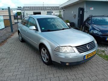 Volkswagen Passat 1.8 TURBO 110KW 2003 Grijs AIRCO! TREKHAAK beschikbaar voor biedingen