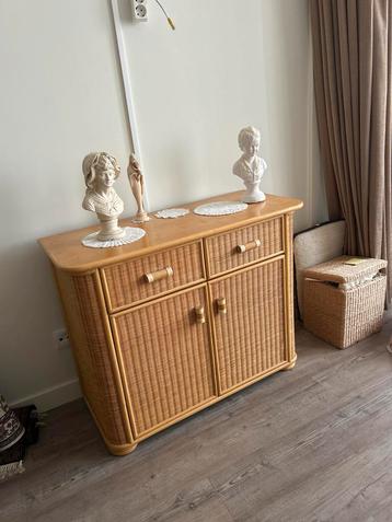 Rotan kast met lades en deuren beschikbaar voor biedingen