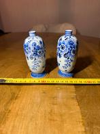 Twee kleine Delfts Schoonhoven miniatuur vaasjes, Antiek en Kunst, Ophalen of Verzenden