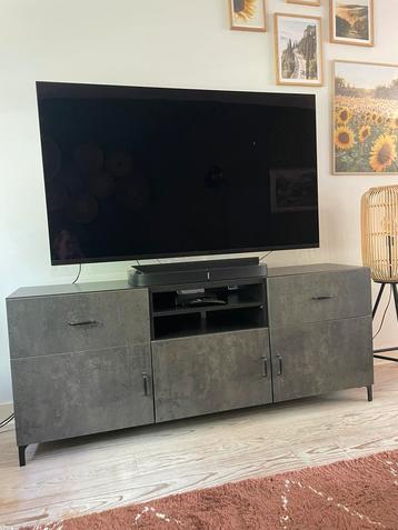 Zwart met grijs IKEA tv-meubel