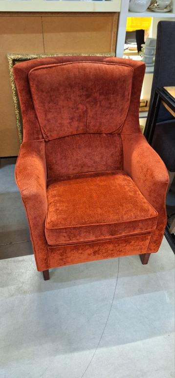 Rood stoffen fauteuil 