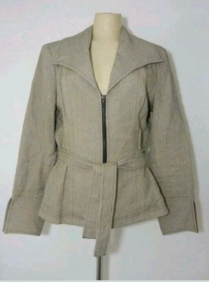 Beigekleurig designer jasje van 100% linnen Eiske Henneman, Kleding | Dames, Jasjes, Kostuums en Pakken, Nieuw, Jasje, Maat 38/40 (M)