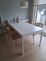 Houten Eettafel met 4 Rotan Stoelen - Complete Set, Huis en Inrichting, Stoelen, Ophalen