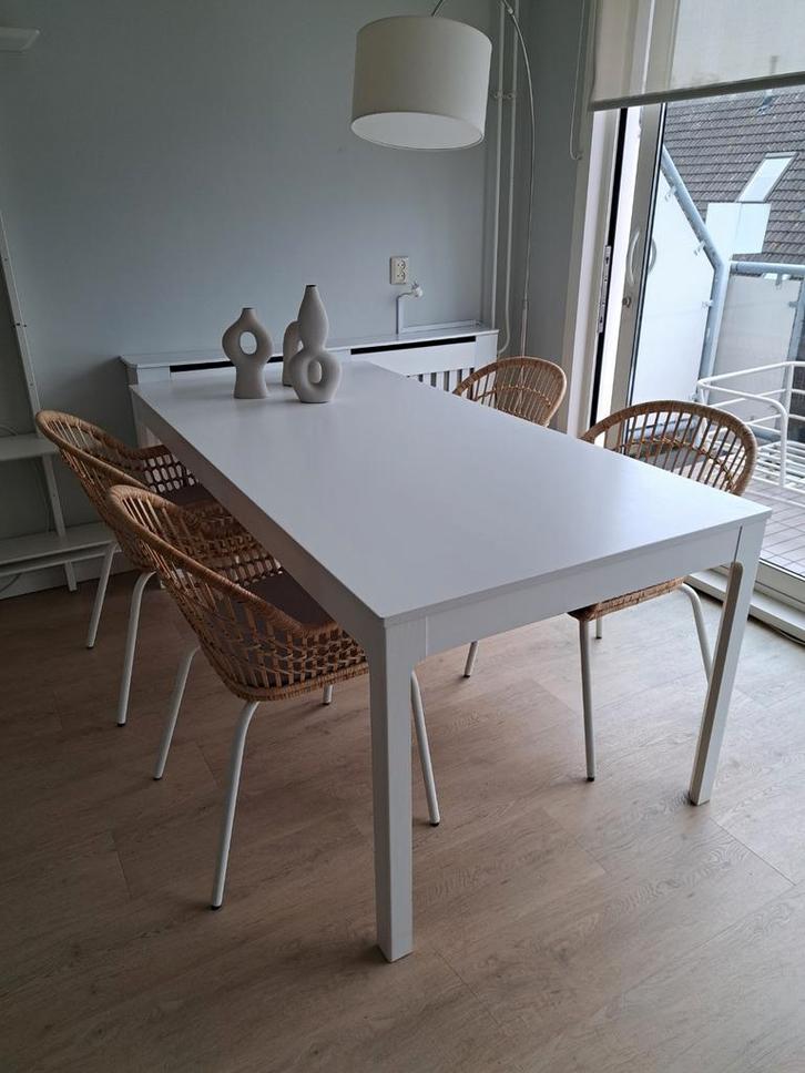 Houten Eettafel met 4 Rotan Stoelen - Complete Set, Huis en Inrichting, Stoelen, Ophalen
