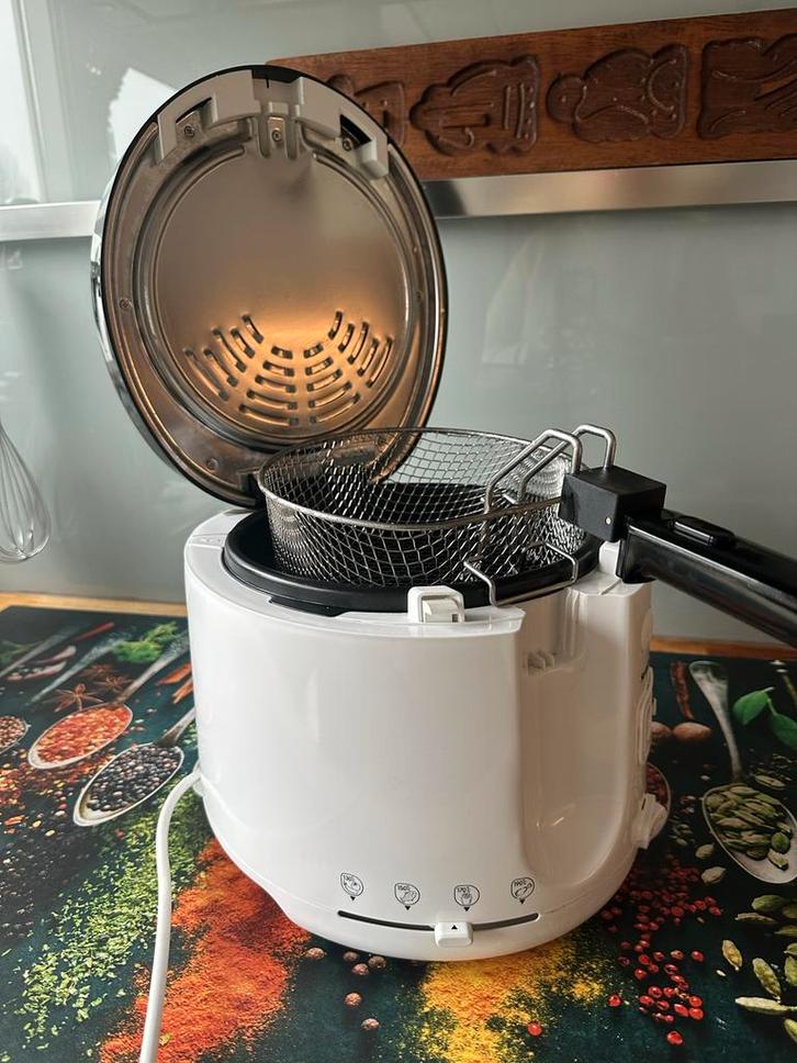 SilverCrest Friteuse - Zo goed als nieuw!, Witgoed en Apparatuur, Frituurpannen, Zo goed als nieuw, 1 tot 2 liter, Uitneembare binnenpan