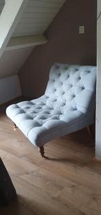 gecapitonneerde stoel, lichtblauw, klassieke, engelse stijl, Huis en Inrichting, Stoelen, Ophalen, Zo goed als nieuw, Stof, Eén