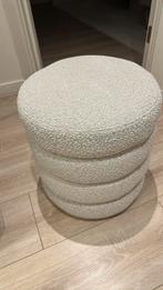 Boucle poefje, Huis en Inrichting, Banken | Voetenbanken en Poefen, Ophalen of Verzenden, Nieuw, Rond, Minder dan 50 cm