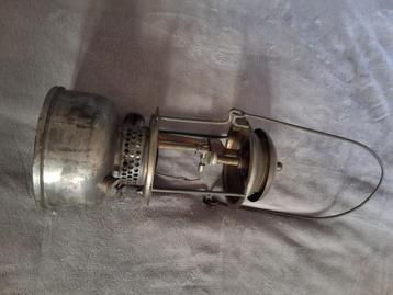 Lantaarn stormlamp beschikbaar voor biedingen