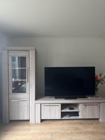 Tv meubel en kast beschikbaar voor biedingen