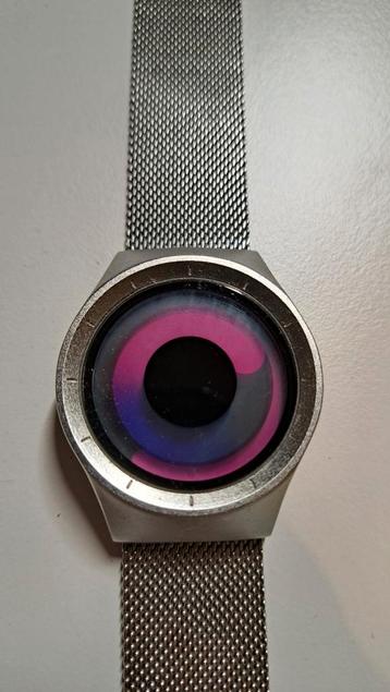 Bijzonder Horloge met Uniek Design beschikbaar voor biedingen