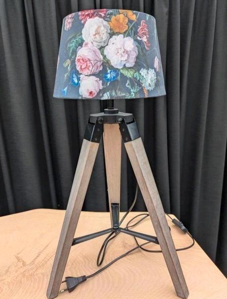 Prachtige tafellamp met lampenkap bloemen Jan Davidsz!, Huis en Inrichting, Lampen | Tafellampen, Zo goed als nieuw, 50 tot 75 cm