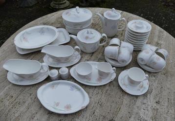 Nieuw Royal Albert Horizons Fantasia Wit met Pastel Servies beschikbaar voor biedingen
