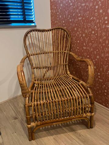 Rotan stoel beschikbaar voor biedingen