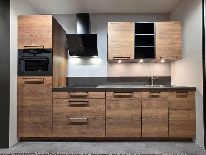 Rustieke eikenhoutlook keuken met industriële afwerking, Huis en Inrichting, Keuken | Complete keukens, Nieuw, Enkelwandige keuken