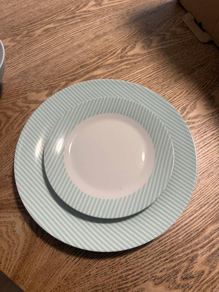 Turquoise keramiek servies - Zo goed als nieuw, Huis en Inrichting, Keuken | Servies, Zo goed als nieuw, Compleet servies, Overige stijlen