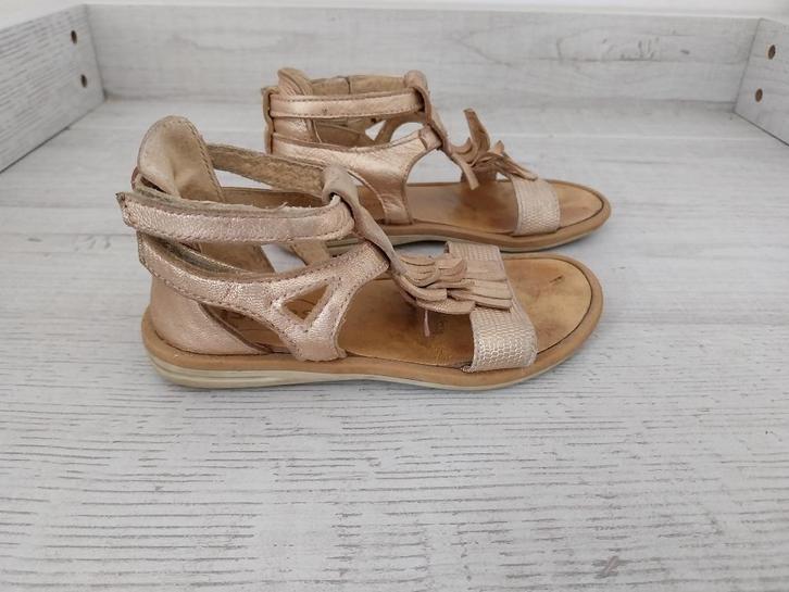 Stups goudkleurige sandalen maat 25, Kinderen en Baby's, Kinderkleding | Schoenen en Sokken, Gebruikt, Schoenen, Meisje, Ophalen of Verzenden