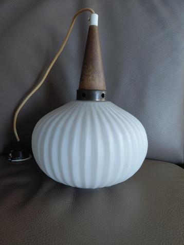 Hanglamp Massive  in melkglas en hout id stijl Louis Kalff beschikbaar voor biedingen