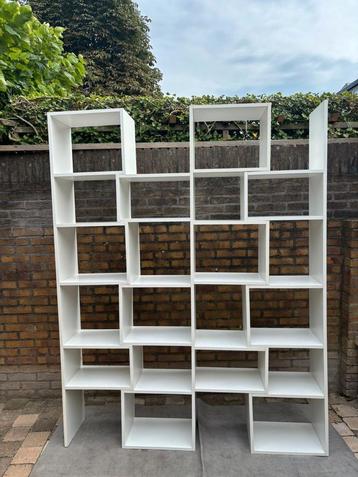 Modulaire witte kast - 3 delen beschikbaar voor biedingen