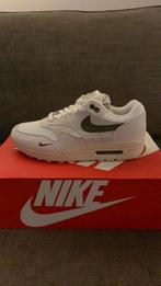 Nike Air Max 1 'Ironstone' 42 / 8.5 nieuw in originele doos, Kleding | Heren, Schoenen, Ophalen, Nieuw, Overige kleuren