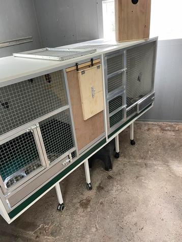 2 Delige kooien met groene laden en Aluminium voor fronten beschikbaar voor biedingen