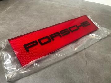 NIEUWE Porsche 924 / 944 Heckblende - reflector paneel beschikbaar voor biedingen