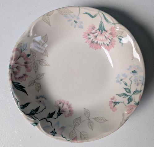 Vintage Johnson brothers Lynton schaaltje anjers, Huis en Inrichting, Keuken | Servies, Zo goed als nieuw, Schaal of Schalen, Overige stijlen