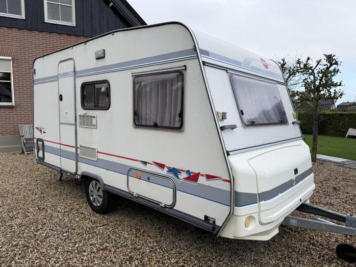 Bürstner Holiday 420, Caravans en Kamperen, Caravans, Bedrijf, tot en met 4, 750 - 1000 kg, Treinzit, Bürstner, Overige typen