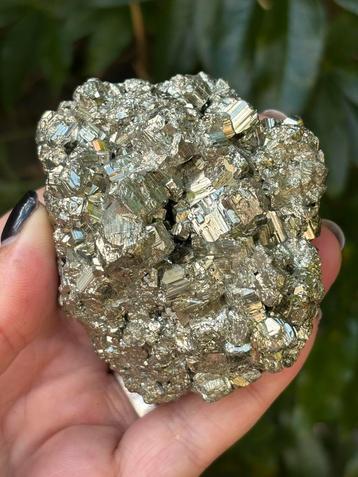 Pyriet Blok Mineraal Edelsteen beschikbaar voor biedingen