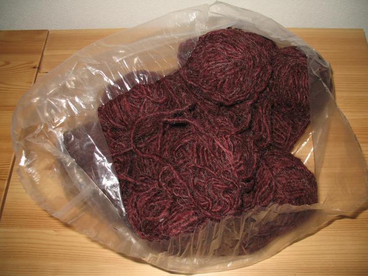 Breien of Haken Restantje Breiwol Fluffy *Bordo/ Bordeaux, Hobby en Vrije tijd, Breien en Haken, Nieuw, Breien of Haken, Wol of Garen