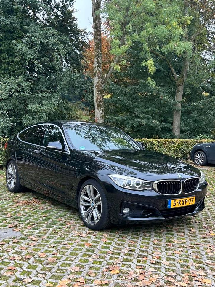 BMW 3-Serie GT 320I Aut8 2013 Zwart, Auto's, BMW, Particulier, 3-Serie GT, ABS, Adaptieve lichten, Airbags, Airconditioning, Alarm