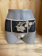 Valery shorty maat m - L - XL lacy shorts 20% zijde, Kleding | Dames, Verzenden, Beige, Broekje of Short