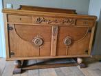 Houten dressoir met mooie versierselen., Antiek en Kunst, Antiek | Meubels | Kasten, Ophalen