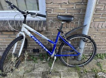 Schitterende Mountainbike (Merk Giant Boulder)  beschikbaar voor biedingen