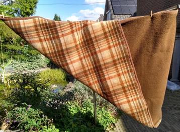 Deken bruin geruit met bruin effen dralon 2.15 x 1.30 mtr beschikbaar voor biedingen